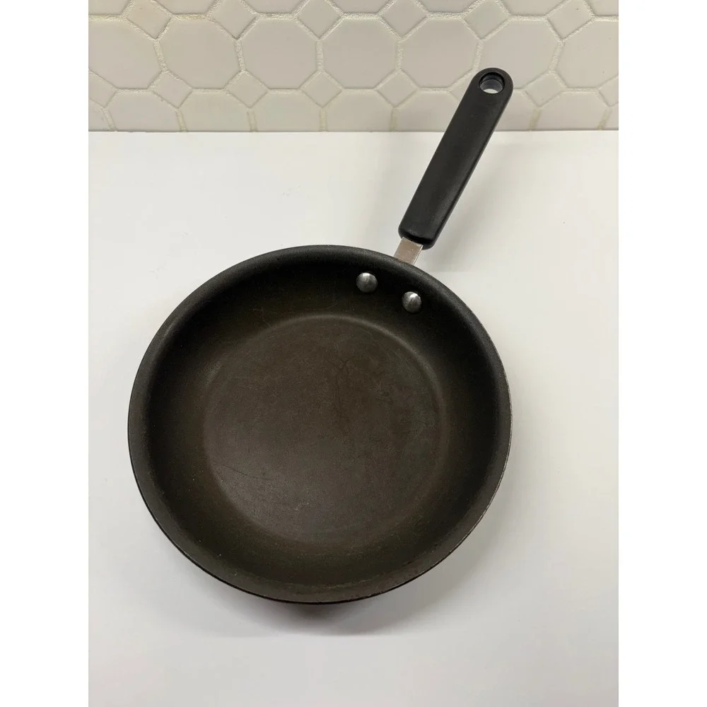 The Pampered Chef Professional Skillet 8in Gray Hard Anodized Nonstick